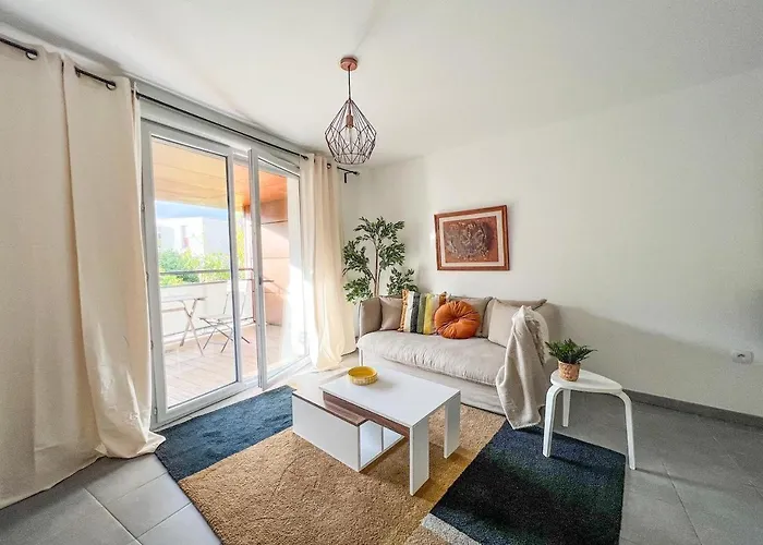 Confortable T2 Pour 4 Voyageurs, Parking Prive Et Terrasse