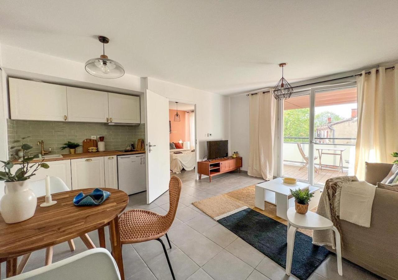 Confortable T2 Pour 4 Voyageurs, Parking Prive Et Terrasse Appartement *