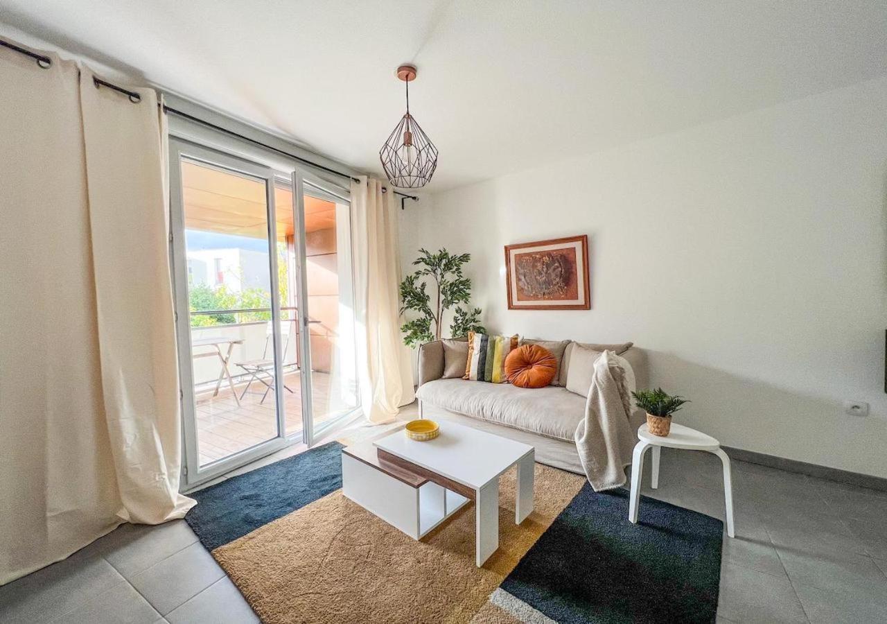 Confortable T2 Pour 4 Voyageurs, Parking Prive Et Terrasse Appartement *